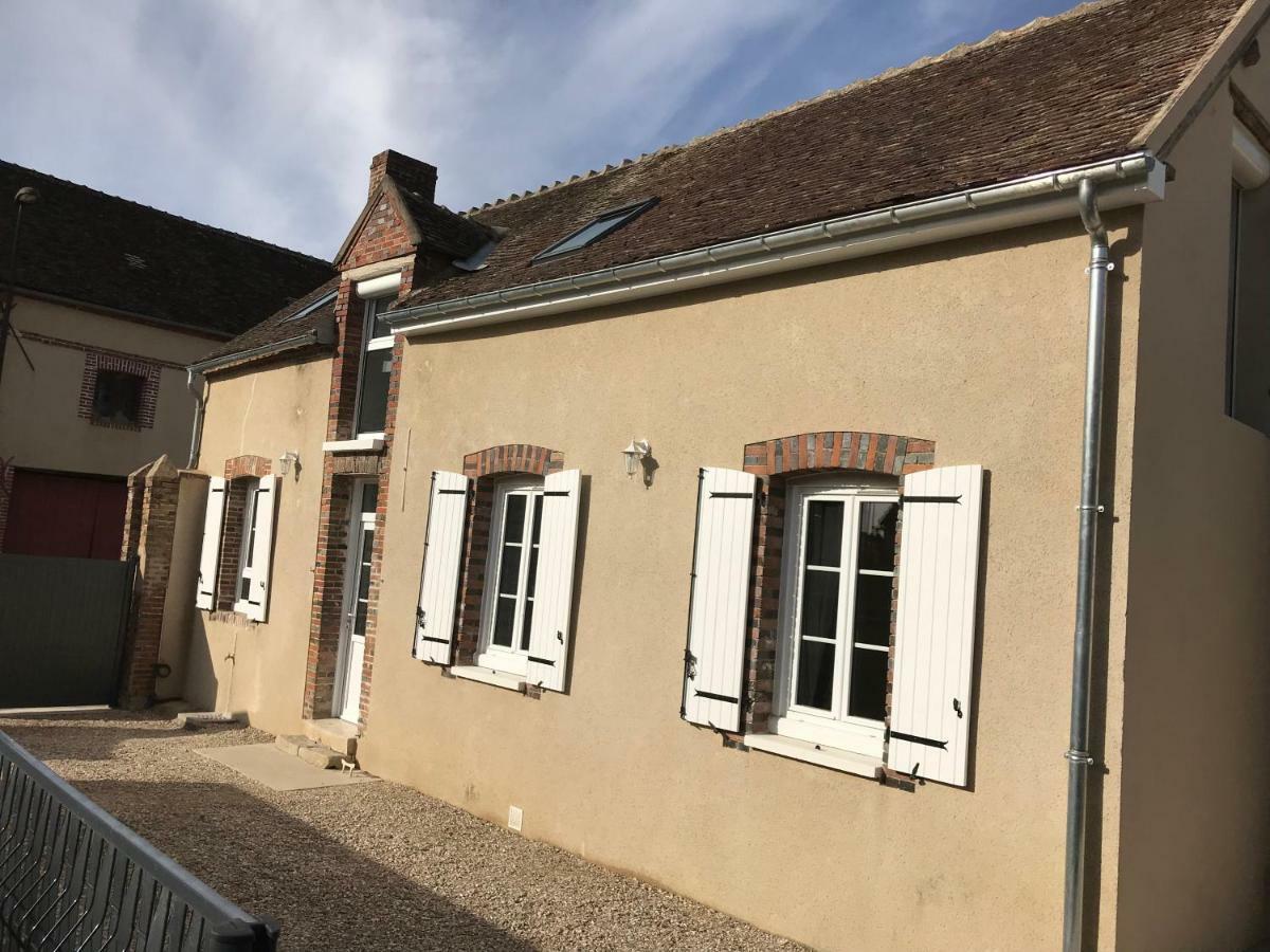 Au 24 Villa Villiers-Louis Eksteriør billede